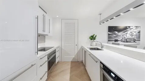 2201 Collins Avenue Miami Beach FL 33139