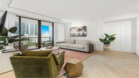 2201 Collins Avenue Miami Beach FL 33139