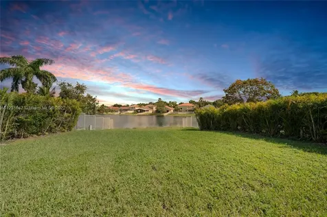 1061 Seabrook Avenue Davie FL 33325