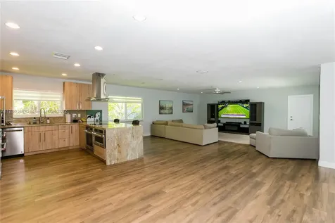 144 SE 3rd Avenue Dania Beach FL 33004