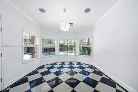 624 Curtiswood Drive Key Biscayne FL 33149