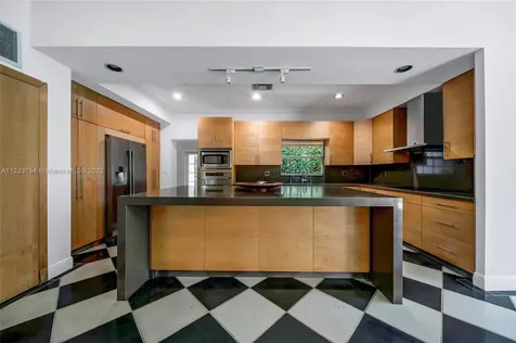 624 Curtiswood Drive Key Biscayne FL 33149