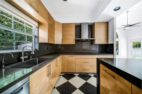 624 Curtiswood Drive Key Biscayne FL 33149
