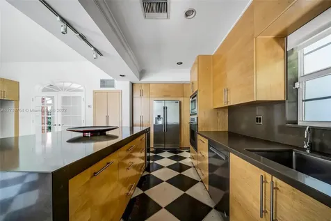 624 Curtiswood Drive Key Biscayne FL 33149