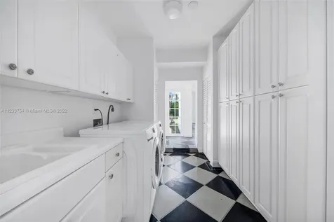 624 Curtiswood Drive Key Biscayne FL 33149