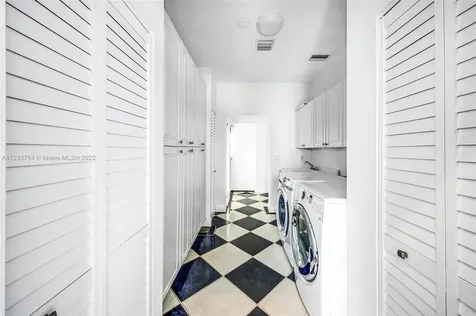 624 Curtiswood Drive Key Biscayne FL 33149