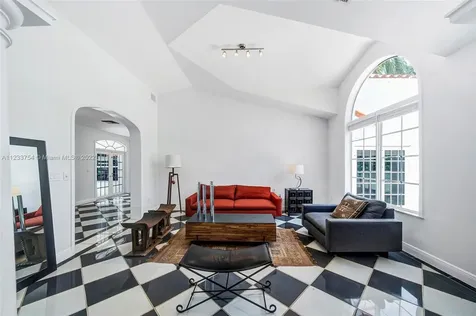624 Curtiswood Drive Key Biscayne FL 33149