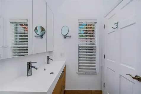 624 Curtiswood Drive Key Biscayne FL 33149