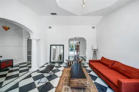 624 Curtiswood Drive Key Biscayne FL 33149