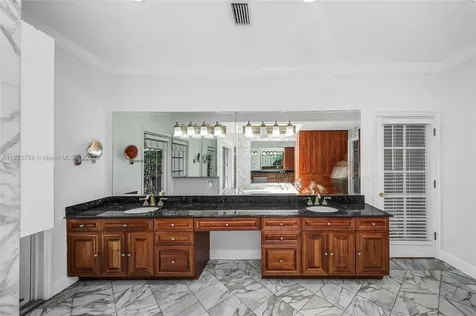624 Curtiswood Drive Key Biscayne FL 33149