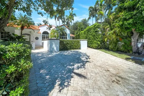 624 Curtiswood Drive Key Biscayne FL 33149