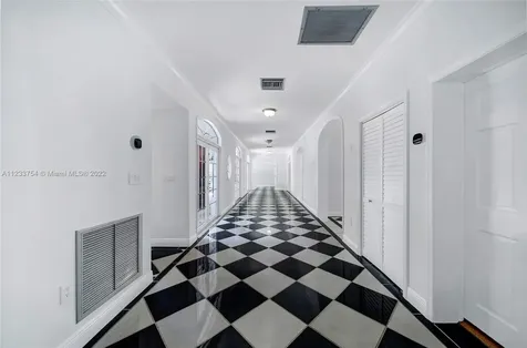 624 Curtiswood Drive Key Biscayne FL 33149