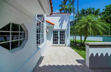 624 Curtiswood Drive Key Biscayne FL 33149