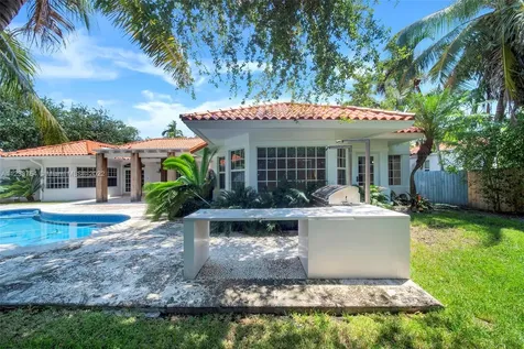 624 Curtiswood Drive Key Biscayne FL 33149