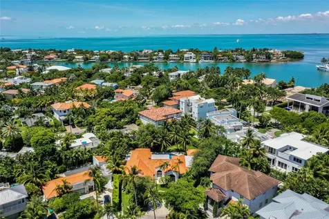 624 Curtiswood Drive Key Biscayne FL 33149
