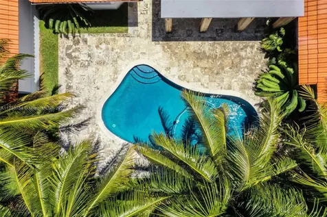 624 Curtiswood Drive Key Biscayne FL 33149