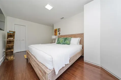 7544 SW 78th Terrace Miami FL 33143