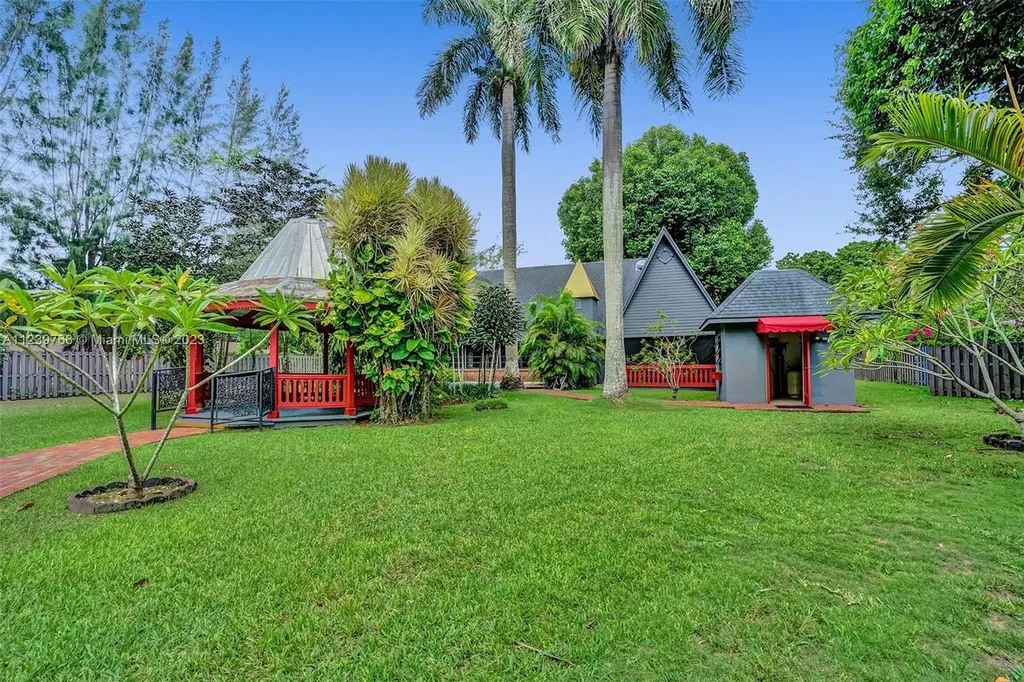 6031 SW 82nd Avenue Miami FL 33143