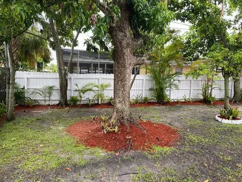 10 NE 125th Street North Miami FL 33161
