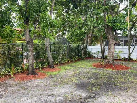 10 NE 125th Street North Miami FL 33161
