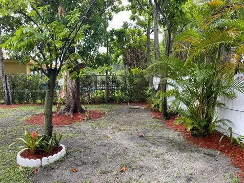 10 NE 125th Street North Miami FL 33161