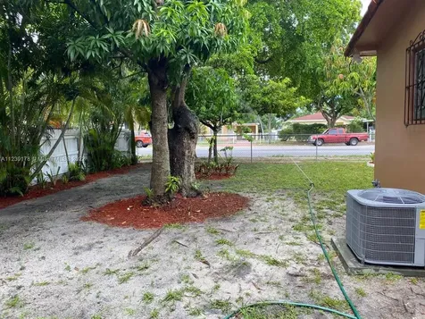 10 NE 125th Street North Miami FL 33161