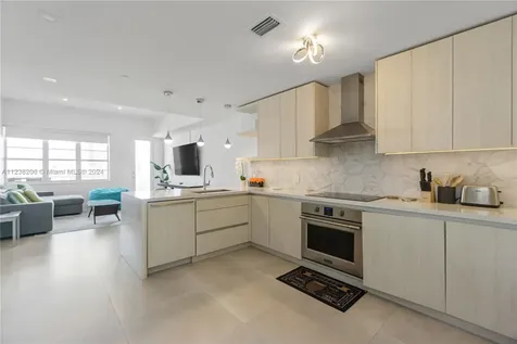 100 Lincoln Road Miami Beach FL 33139