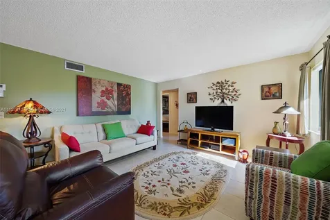 322 Pine Ridge Circle Green Acres FL 33463