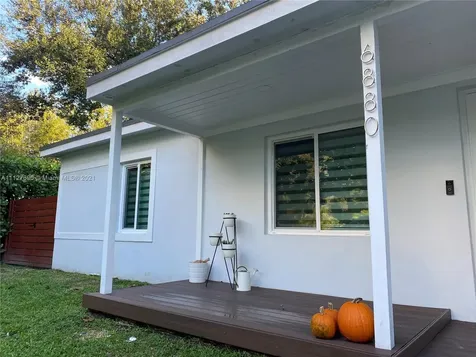 6880 SW 77th Terrace South Miami FL 33143