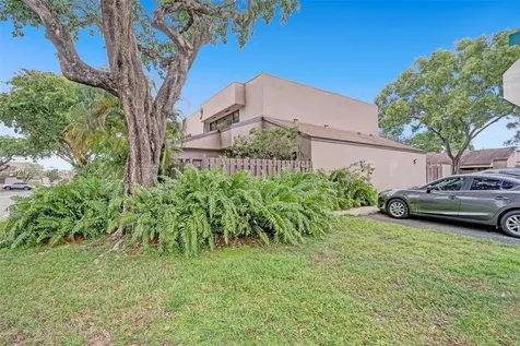 1207 NW 123rd Avenue Pembroke Pines FL 33026