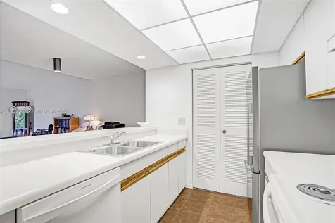 1207 NW 123rd Avenue Pembroke Pines FL 33026