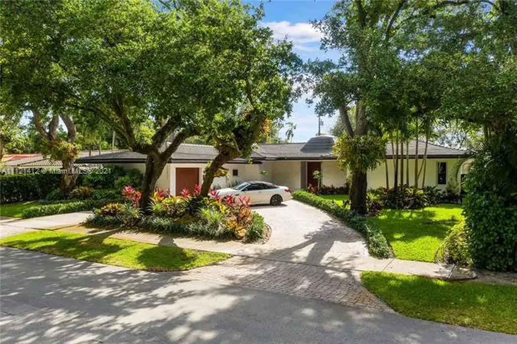 19931 NE 22nd Court Miami FL 33180