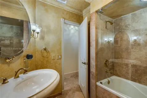 19931 NE 22nd Court Miami FL 33180