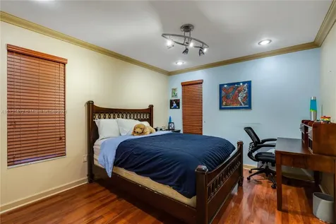 19931 NE 22nd Court Miami FL 33180