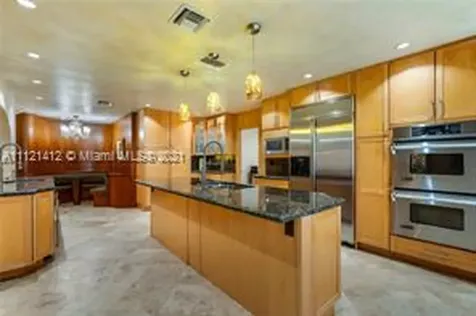 19931 NE 22nd Court Miami FL 33180