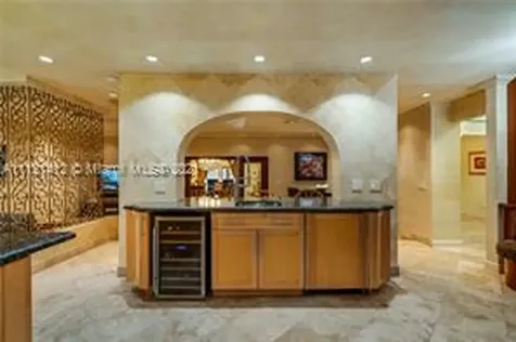19931 NE 22nd Court Miami FL 33180