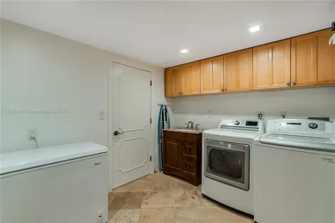 19931 NE 22nd Court Miami FL 33180