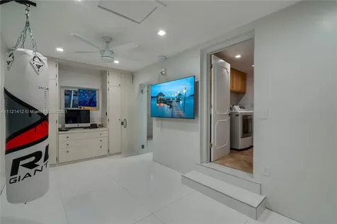19931 NE 22nd Court Miami FL 33180