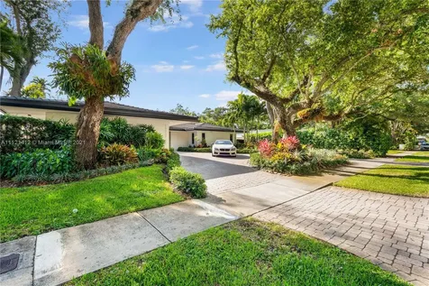 19931 NE 22nd Court Miami FL 33180