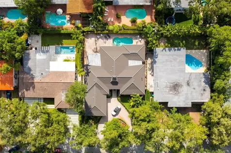 19931 NE 22nd Court Miami FL 33180
