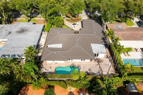 19931 NE 22nd Court Miami FL 33180