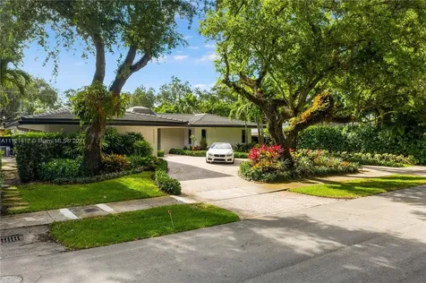 19931 NE 22nd Court Miami FL 33180