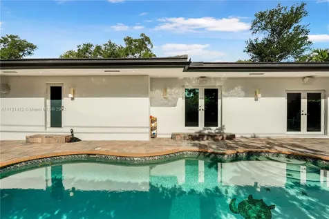 19931 NE 22nd Court Miami FL 33180