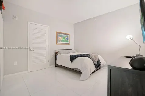 1010 Brickell Miami FL 33131