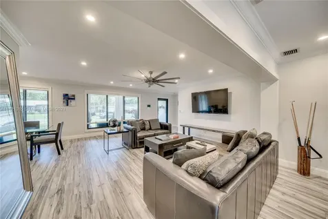 141 SW 52nd Terrace Plantation FL 33317