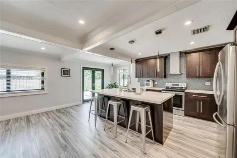 141 SW 52nd Terrace Plantation FL 33317