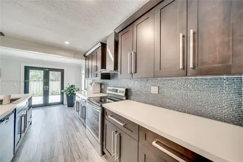 141 SW 52nd Terrace Plantation FL 33317