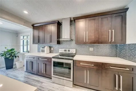 141 SW 52nd Terrace Plantation FL 33317