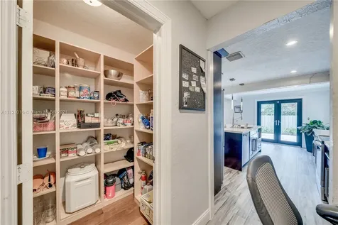 141 SW 52nd Terrace Plantation FL 33317