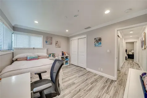 141 SW 52nd Terrace Plantation FL 33317